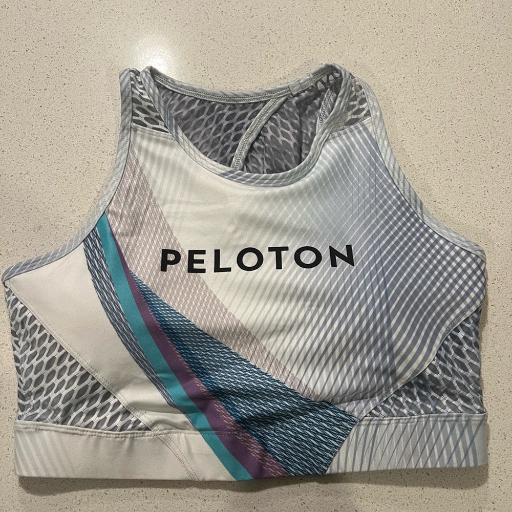 Peloton High neck sports bra